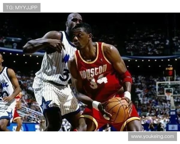 底特律活塞与费城76人激战正酣谁能在NBA赛场上笑到最后